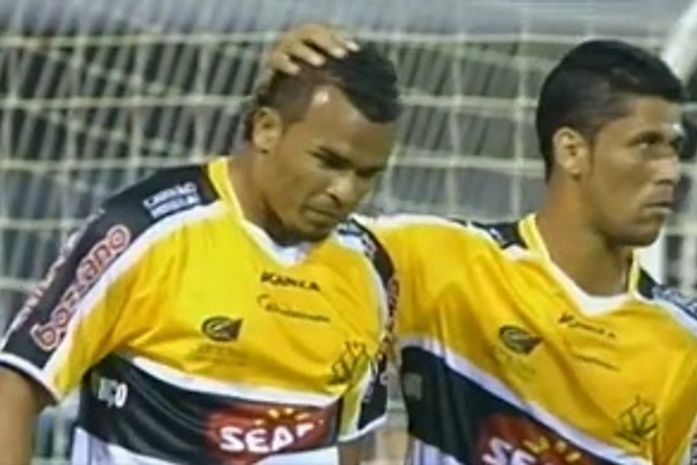 Alagoano Zé Carlos marcou o primeiro gol da vitória do Criciúma sobre o CRB.