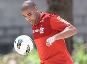 Adriano evolui e deve ser integrado ao grupo do Fla