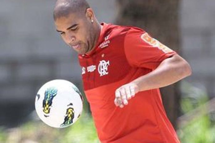 Adriano evolui e deve ser integrado ao grupo do Fla