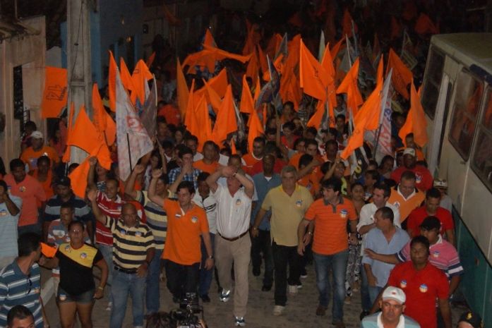 Caminhada pelas ruas da cidade de Jequiá da Praia