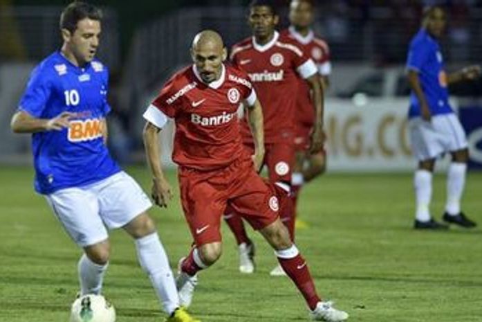 Cruzeiro empata com Inter e amplia jejum