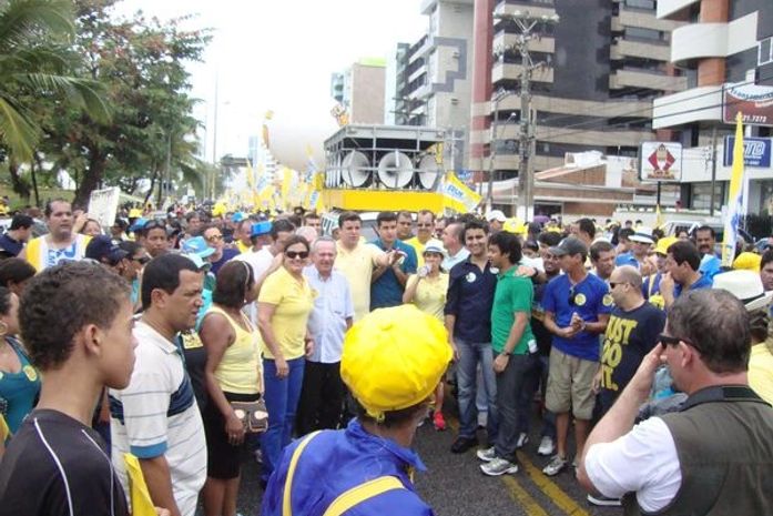 Caminhada Rui Palmeira na orla de Maceió