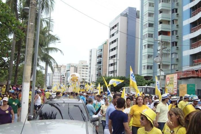 Caminhada Rui Palmeira na orla de Maceió