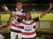 Santa Cruz passa sufoco no Arruda, mas vence o Cuiabá com gol de alagoano