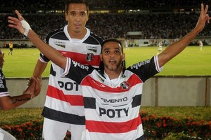 Santa Cruz passa sufoco no Arruda, mas vence o Cuiabá com gol de alagoano