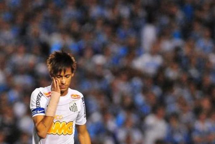 Neymar é expulso, mas Santos busca empate com Grêmio no Olímpico