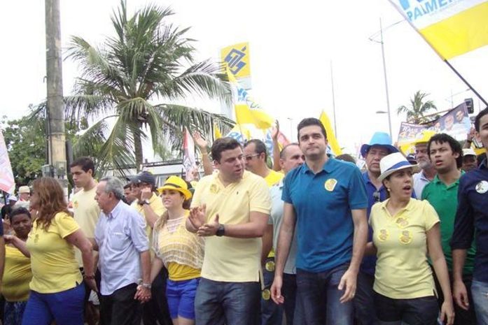 Caminhada de Rui na domingueira da Pajuçara com a sua esposa