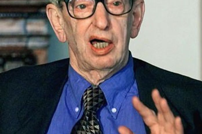 Eric Hobsbawm durante uma feira do livro em
Leipzig, em 1999