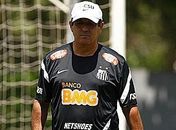 Muricy reclama do juiz. 'O Neymar só leva porrada'