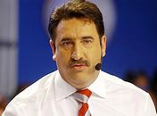 Ratinho e SBT terão de pagar 500 salários mínimos a ex-jogador Roberto Falcão