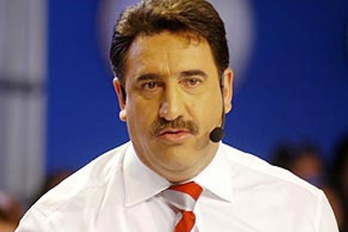 Ratinho e SBT terão de pagar 500 salários mínimos a ex-jogador Roberto Falcão