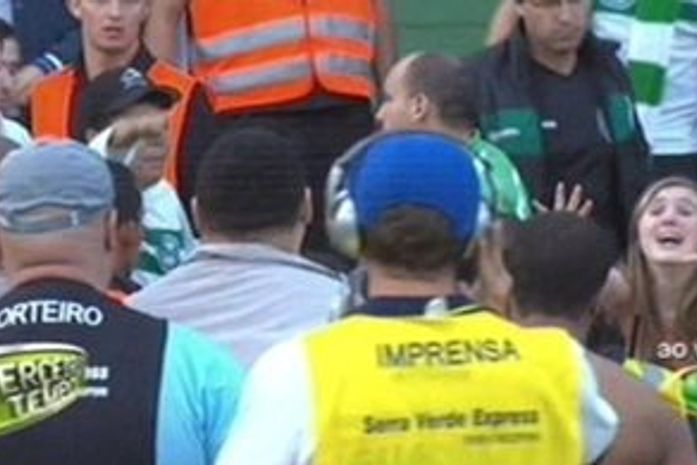 Organizada culpa garota e o pai por tensão no Couto Pereira