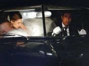 Que vacilo! Sem saber, Nando ajuda Analú a fugir do próprio casamento