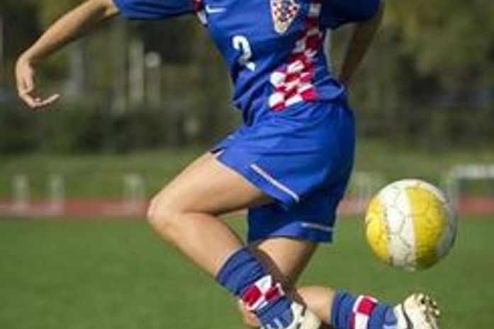 "Treinadora-modelo" cria regra para dividir vestiário com jogadores