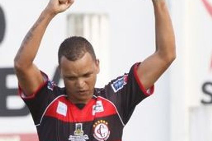 Warley rescinde com o Campinense