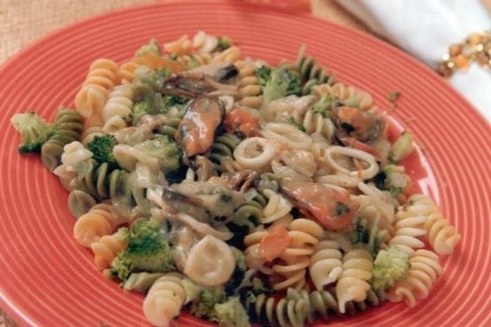 É dia de massa: Fusilli Tricolori com Frutos do Mar