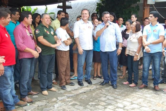 Maxwell diz que visita de Renan ajuda resgatar cidadania e a auto-estima dos habitantes de Pindoba 