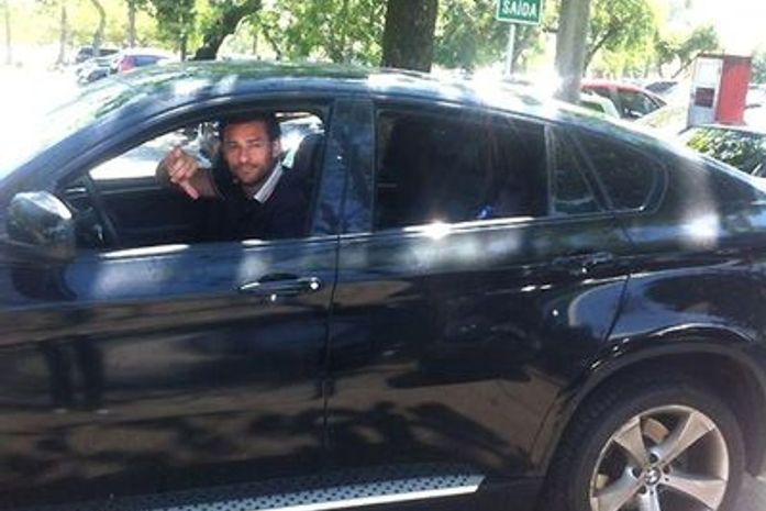 Em seu Twitter oficial, Fred faz um desabafo...sobre sua BMW