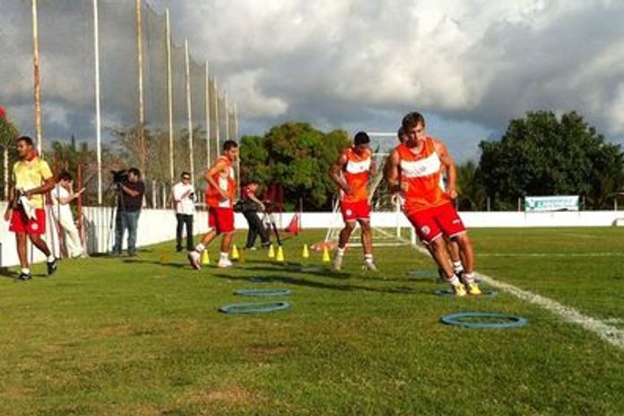 Sem contar com laterais, treinador do América-RN precisa improvisar