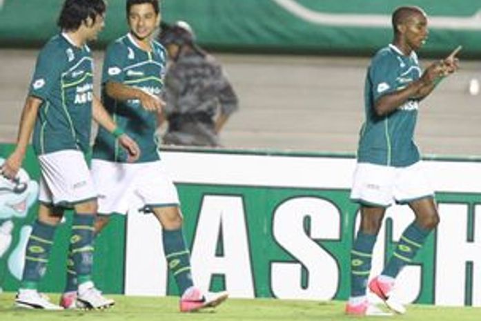 Goiás vence Bragantino em casa e alcança Criciúma na tabela