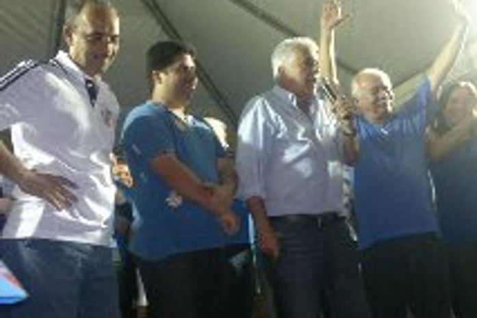 Nonõ falando no palanque de Sergio Lyra