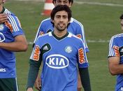 Valdivia diz levar injeções em músculo da coxa direita para jogar