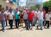 Renan faz caminhada pelas ruas de Belo Monte com Amâncio e José Wanderley