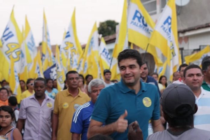 Rui Palmeira percorre Vila Brejal nos últimos dias de campanha