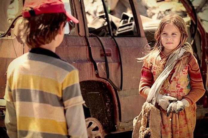 'Avenida Brasil': Carminha chora ao recordar infância com Max