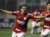 Bruno Mineiro não perdoa ex-clube e comanda goleada da Lusa sobre Sport