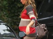 Grávida, Gisele Bündchen exibe barrigão e lamenta morte de Vida