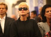 Loira, Xuxa chega para a Missa de Sétimo Dia de Hebe Camargo