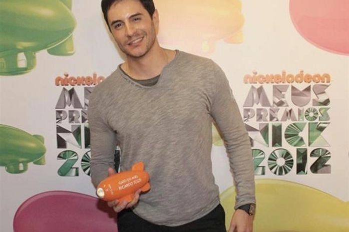 Ator Ricardo Tozzi afirma que está solteiro