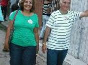 Marcos Vieira e a vice na rua atrás de voto em Rio Largo.