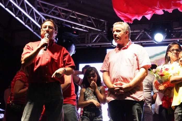 Elias Vilela no palanque do Flaubert Tôrres(Bé)