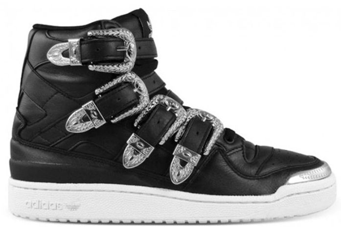 Jeremy Scott deixa tênis de basquete com jeitão folk