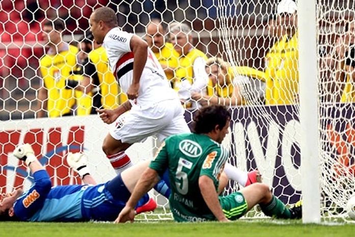 São Paulo goleia o Palmeiras, com dois gols de Luis Fabiano