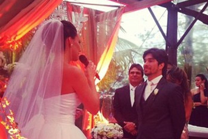 Camila Rodrigues se casa com Roberto Costa em cerimônia evangélica