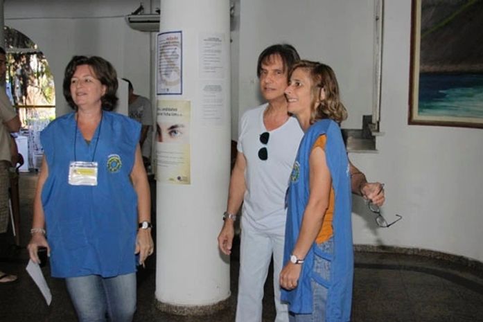 Roberto Carlos e mais famosos votam no Rio