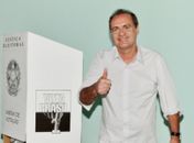 Senador Renan votou no final da tarde de ontem sinalizando que estava tudo bem com o PMDB alagoano no pleito deste ano 