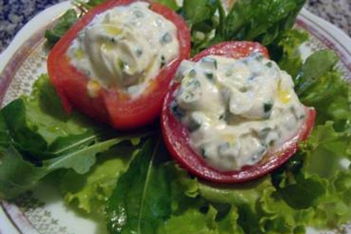 Aprenda a fazer tomates recheados com creme de ricota temperado