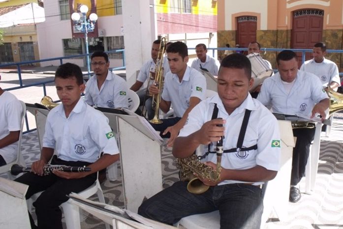 "Salve Salve Pão de Açúcar, salve a terra da cultura... e viva a prefeitura!