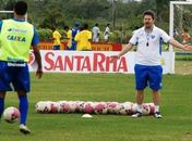 Argel Fucks cobra força dos jogadores do Avaí em treino
