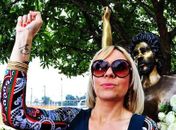 Viúva quer refazer caminho de Sócrates na Itália e lançar livros