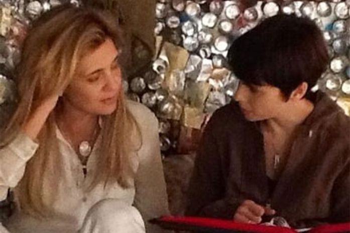 Após deixar o hospital, Debora Falabella passa texto com Adriana Esteves