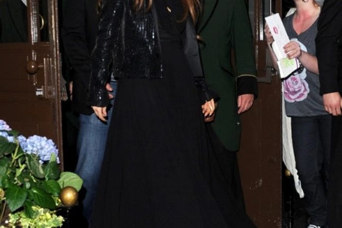 Só faltou a vassoura! Lady Gaga usa chapéu de bruxa em Londres