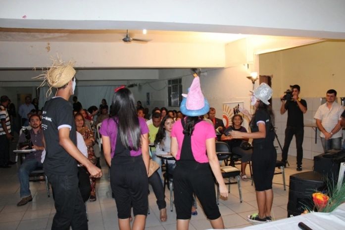 ‘Contadores de História’ do Instituto Girassol fazem apresentação