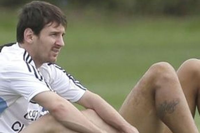 Ex-guarda-costas diz que Barcelona proibia Messi de sair com mulheres