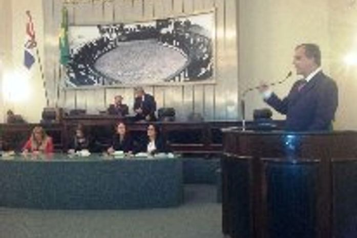 Medeiros da tribuna denuncia prefeito reeleito de Poços