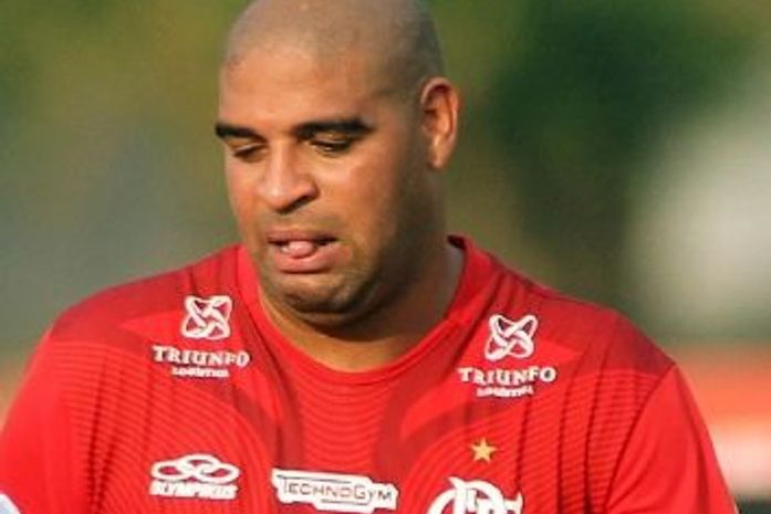 Flamengo repete aposta mal sucedida do Corinthians e amarga prejuízos com Adriano